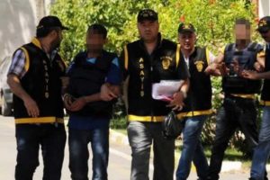 Uyuşturucu satıcıları birbirine girdi: 1 &ouml;l&uuml;