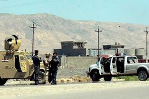 Musul'da polis aracına bombalı saldırı