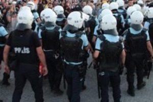 Tayine izin &ccedil;ıktı, 1600 polis gitti
