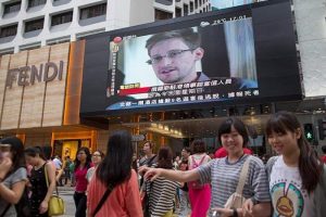 Snowden Caracas'a gidecek iddiası