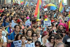 İstiklal Caddesi'nde 4. Trans Onur y&uuml;r&uuml;y&uuml;ş&uuml;