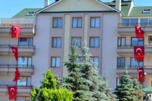 Başbakan Erdoğan'ın evine T&uuml;rk bayrağı asıldı