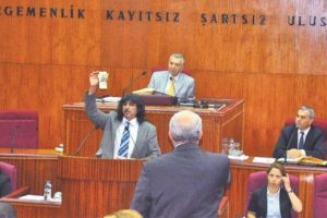 Mecliste r&uuml;şvet skandalı