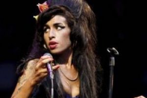 Amy Winehouse'yi uyuşturucu değil bulimia &ouml;ld&uuml;rd&uuml;