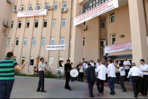 25 yıl sonra ilk kez aylıklarını tam aldılar