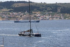 T&uuml;rkiye'nin en b&uuml;y&uuml;k yarış yelkenlisi &Ccedil;anakkale Boğazı'ndan ge&ccedil;ti