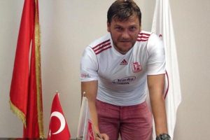 Balıkesirspor kaptan Muhammet ile imzaladı