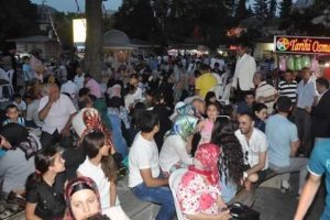 Berat Kandili'nde Ey&uuml;p Sultan doldu taştı