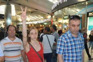 Fransız &ouml;ğrenci Couvert sınır dışı edildi