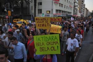 İzmir'de 2 bin kişilik 'gezi' y&uuml;r&uuml;y&uuml;ş&uuml;