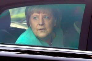 Merkel'den T&uuml;rkiye'ye sıcak mesajlar
