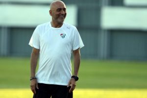 "Trabzonspor Volkan'ı g&ouml;nderirse d&uuml;ş&uuml;n&uuml;r&uuml;z"