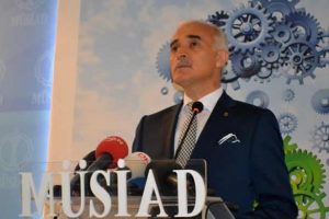 'Bankalar sadece teminattan &ccedil;ıkıp biraz risk almalı'