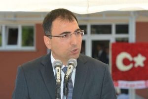 Vali'den 'eli sopalı polis' a&ccedil;ıklaması