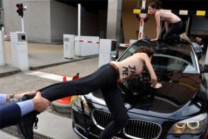 Femen &uuml;yeleri bu kez Br&uuml;ksel'de