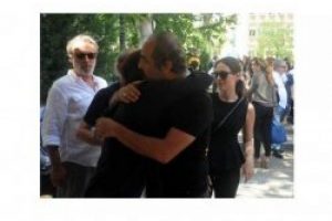 Yılmaz Erdoğan Demet Akbağ'ı yalnız bırakmadı
