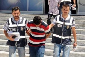 Baba ve iki oğlu 'hırsızlıktan yakalandı