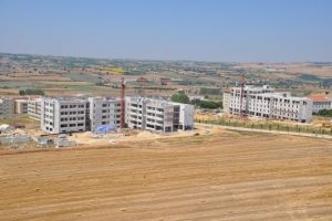 &Uuml;niversite şantiye alanına d&ouml;nd&uuml;