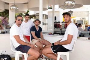 &Uuml;nl&uuml; basket&ccedil;iler tatilde de bir aradalar