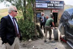 Ricciardone tamircinin hesap numarası istedi