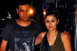 İhanet Deniz &Ccedil;akır'ı dağıttı
