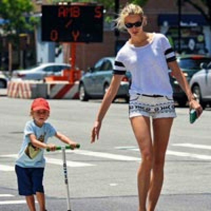 K&uuml;&ccedil;&uuml;k yıldızlar scooter sevdalısı