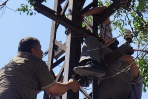 Elektrik akımına kapılıp &ouml;ld&uuml;