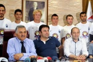 Kayseri Erciyesspor'da toplu imza