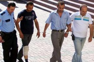 Ak&uuml; hırsızları su&ccedil;&uuml;st&uuml; yakalandı
