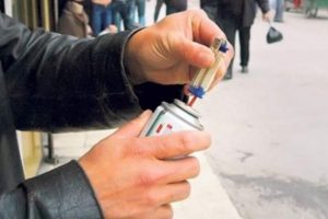 18 yaşından k&uuml;&ccedil;&uuml;klere satmak yasak