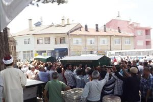 Bor&ccedil; cinneti kurbanı 3 kişi toprağa verildi