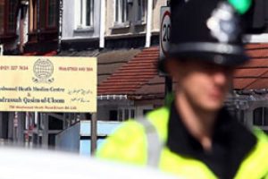 İngiltere'de camiye ırk&ccedil;ı saldırı