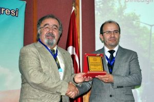 &Ouml;ğretim &uuml;yesinden &ccedil;apulcu &ccedil;ıkışı