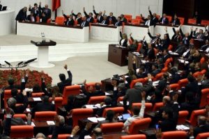 Sağlıkla ilgili 'torba tasarı' Komisyon'dan ge&ccedil;ti