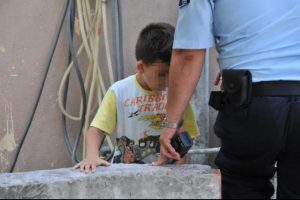 9 yaşındaki &ccedil;ocuğun 'şiddet' ihbarı polisi alarma ge&ccedil;irdi