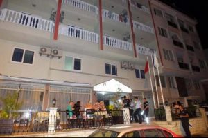 Otelde g&uuml;r&uuml;lt&uuml; kavgası