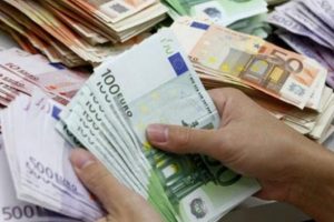 Euro savaşmadan pes etmeyecek