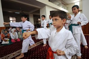 Kur'an kursunda karate de &ouml;ğreniyorlar