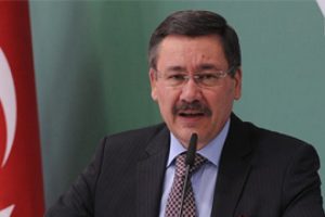 G&ouml;k&ccedil;ek'ten takip&ccedil;isine &ccedil;irkin yanıt!