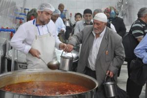 Aşevinde 21 yıldır yoksullara yemek dağıtılıyor