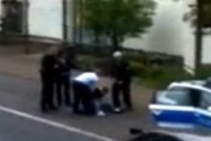 Merkel'in &uuml;lkesinde polis şiddeti