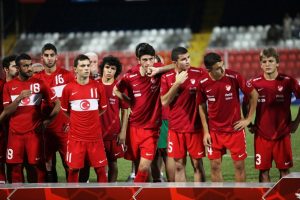Altın madalya penaltı vuruşlarında ka&ccedil;tı!