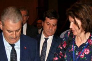 Yıldırım ile İsvi&ccedil;reli gazeteci arasında polemik