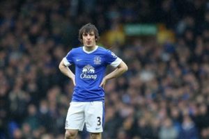 Moyes Baines'in peşini bırakmıyor