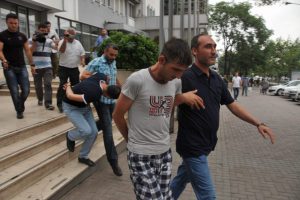 Soygun i&ccedil;in kuyumcuyu vuran zanlılar yakalandı