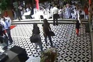 50 bin liralık takıyı &ccedil;alan 3 kadın aranıyor