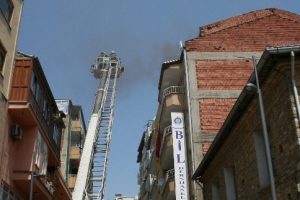 Dershanede korkutan yangın