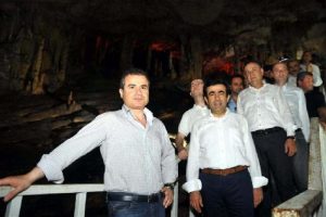 Bakan Kılı&ccedil; Aynalıg&ouml;l Mağarası'nı gezdi