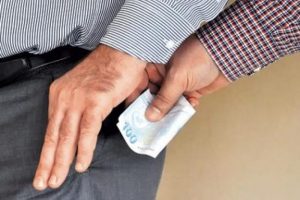 Vatikan'da yolsuzluk ve dolandırıcılık skandalı