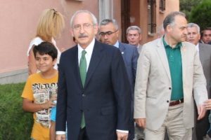Kılı&ccedil;daroğlu'ndan Sarıs&uuml;l&uuml;k'&uuml;n ailesine taziye ziyareti